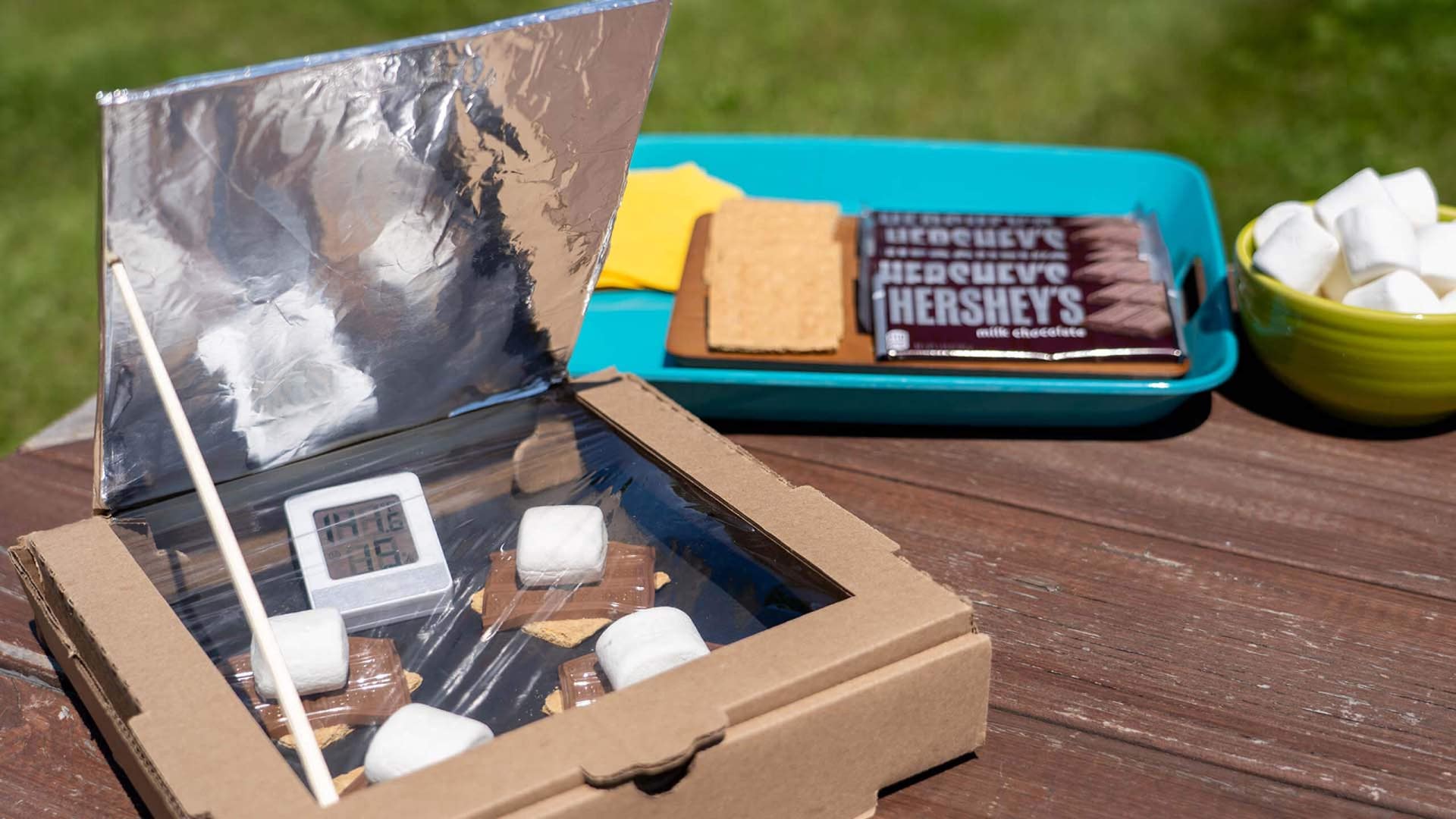 making smores wiht a solar oven 